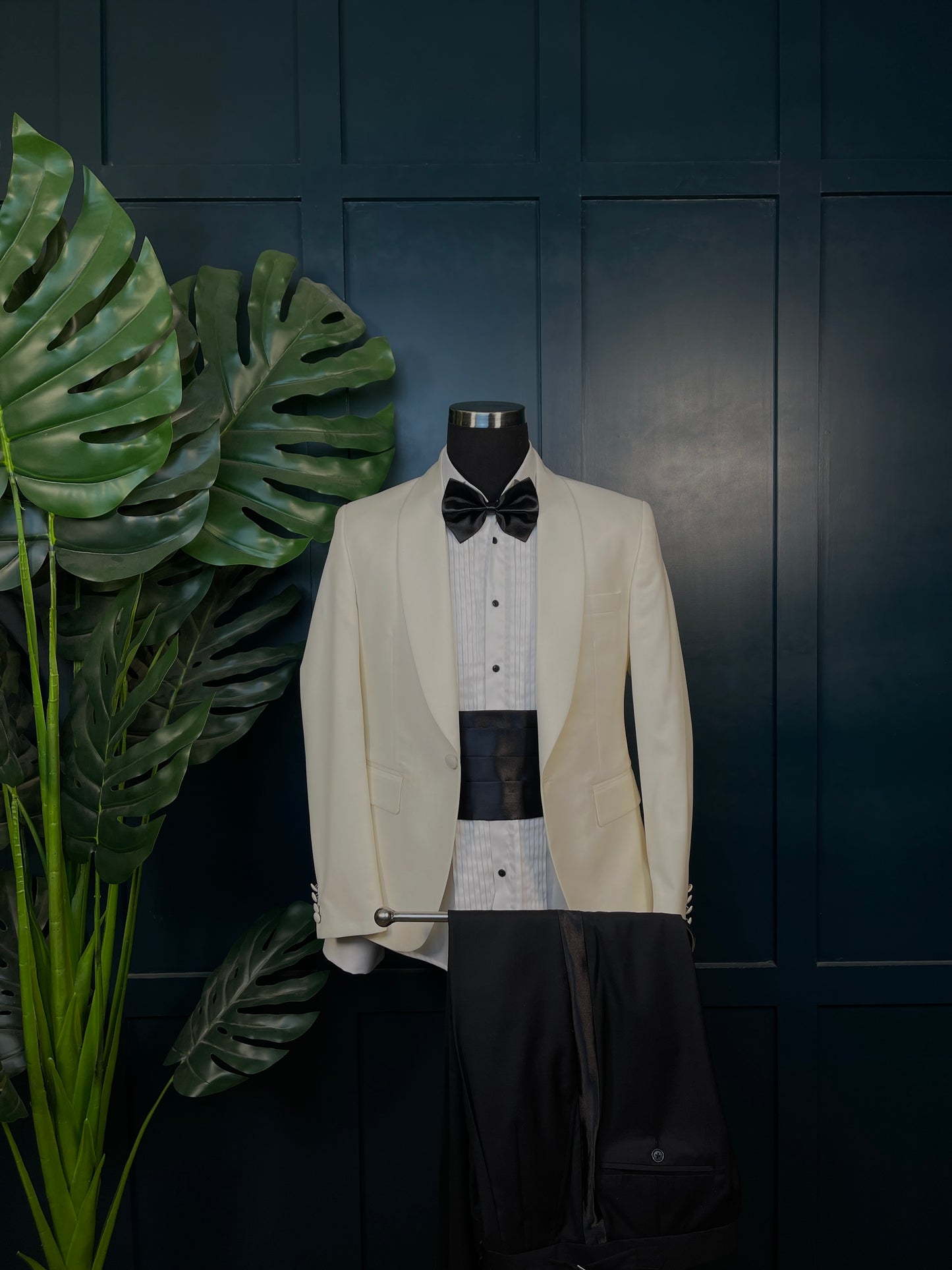 Roma Prestige - Off White Tuxedo