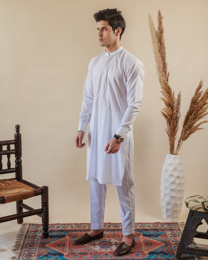 White men's kurta with pleated daman