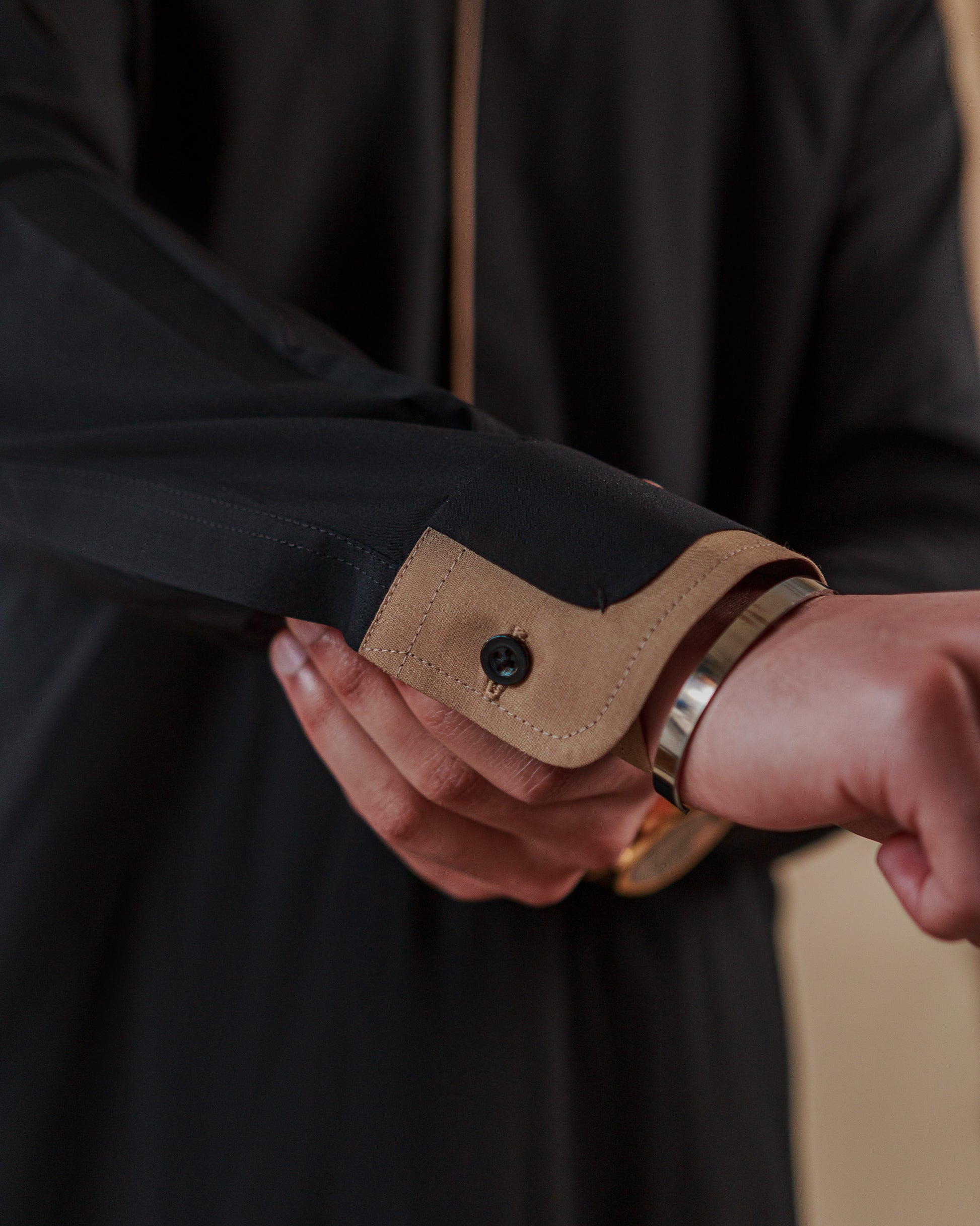 Contrast Cuff & Collar Kameez