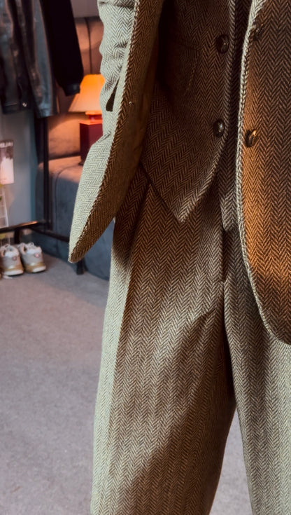 Old Money Brown - Cashmere Herringbone Three-Piece Suit