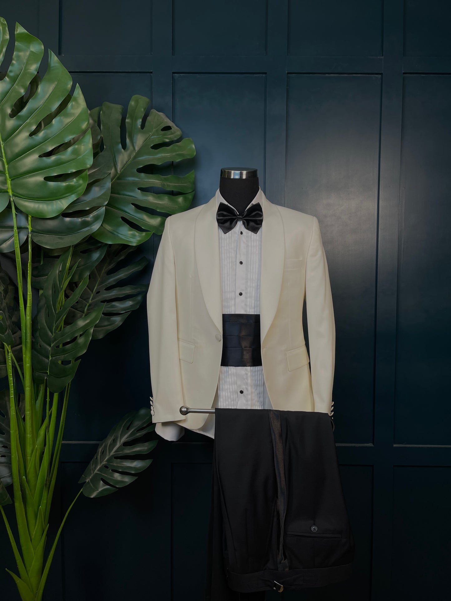 Roma Prestige - Off White Tuxedo