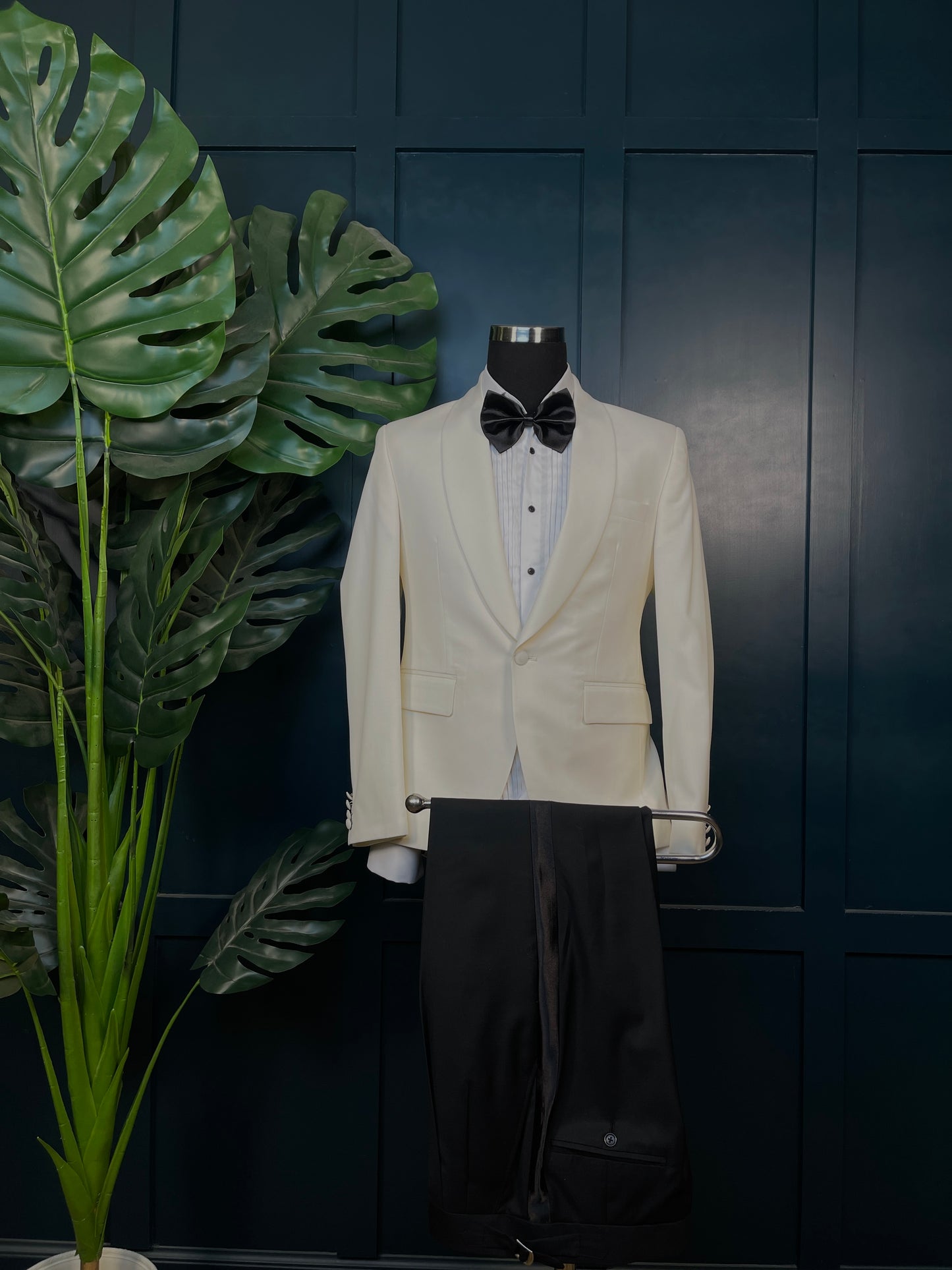 Roma Prestige - Off White Tuxedo