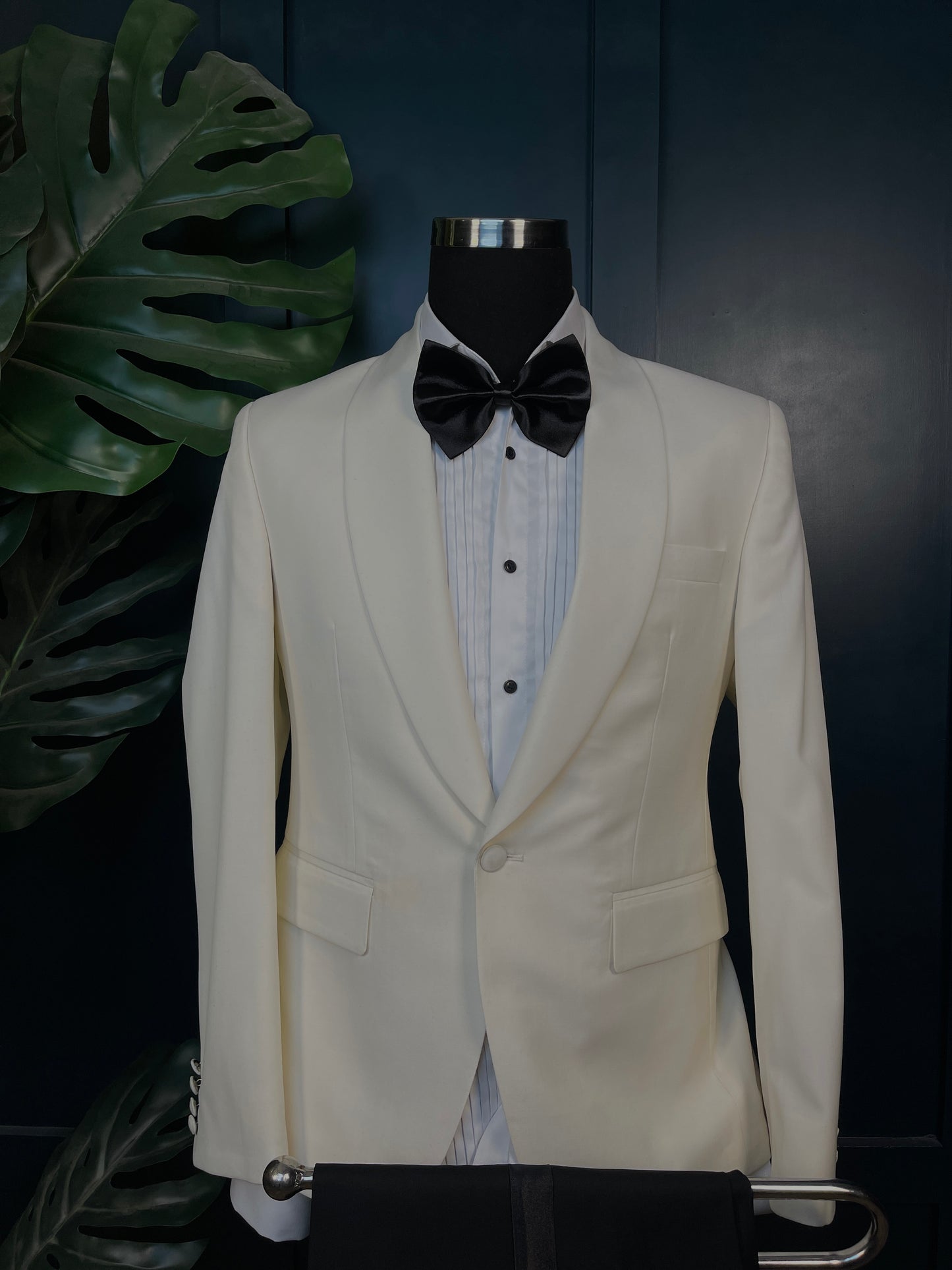 Roma Prestige - Off White Tuxedo