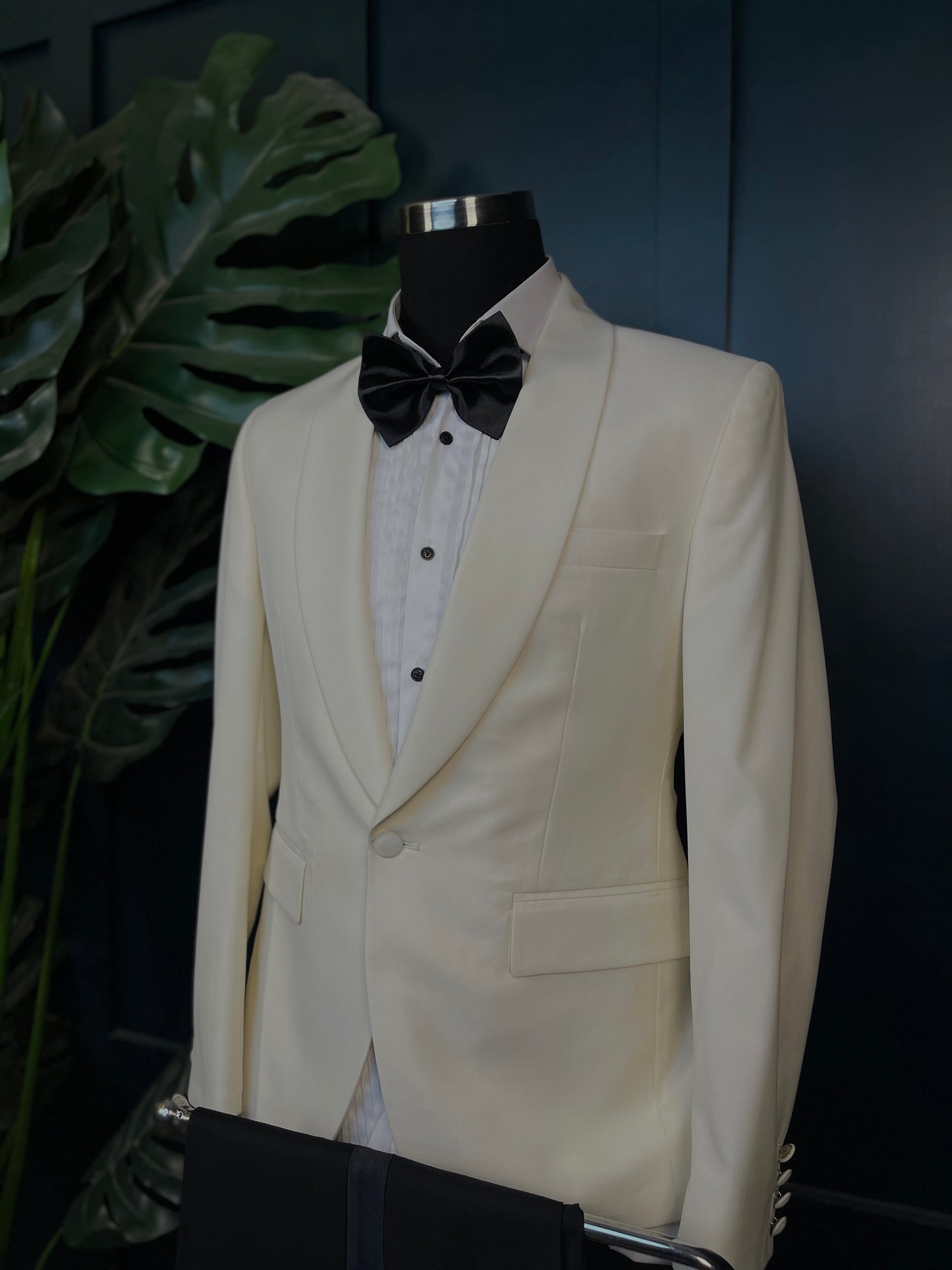 Roma Prestige - Off White Tuxedo