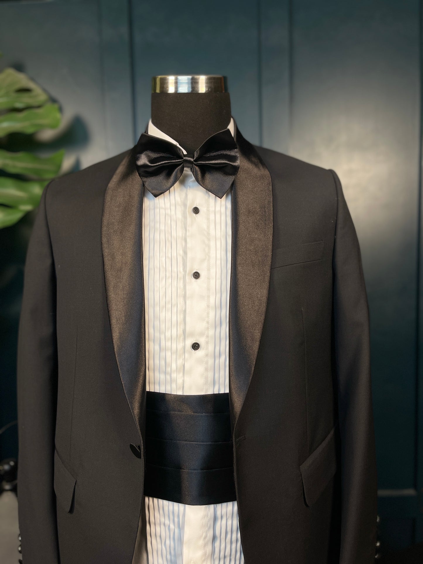 Roma Cartel - Classic Black Nobility Tuxedo with Silk Shawl Lapel