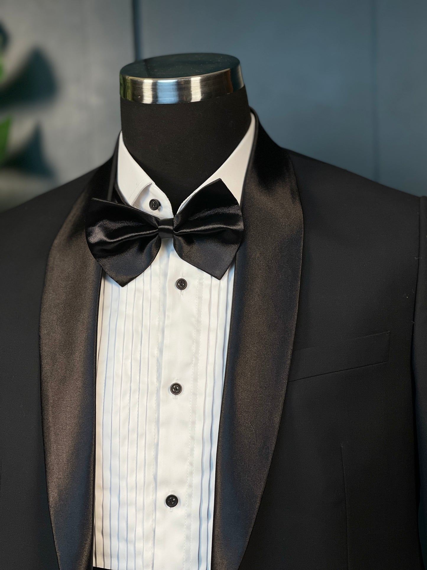 Roma Cartel - Classic Black Nobility Tuxedo with Silk Shawl Lapel