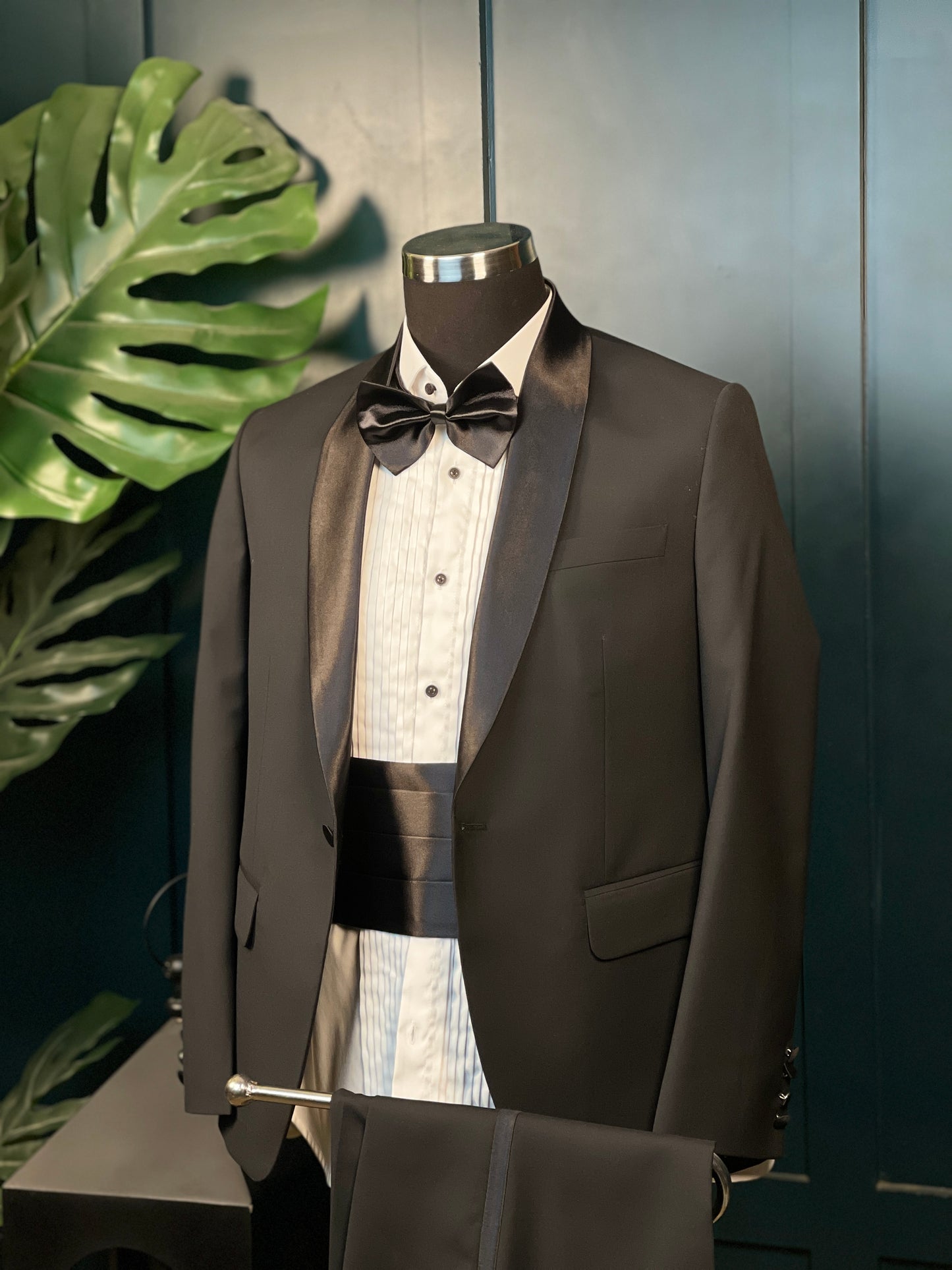 Roma Cartel - Classic Black Nobility Tuxedo with Silk Shawl Lapel