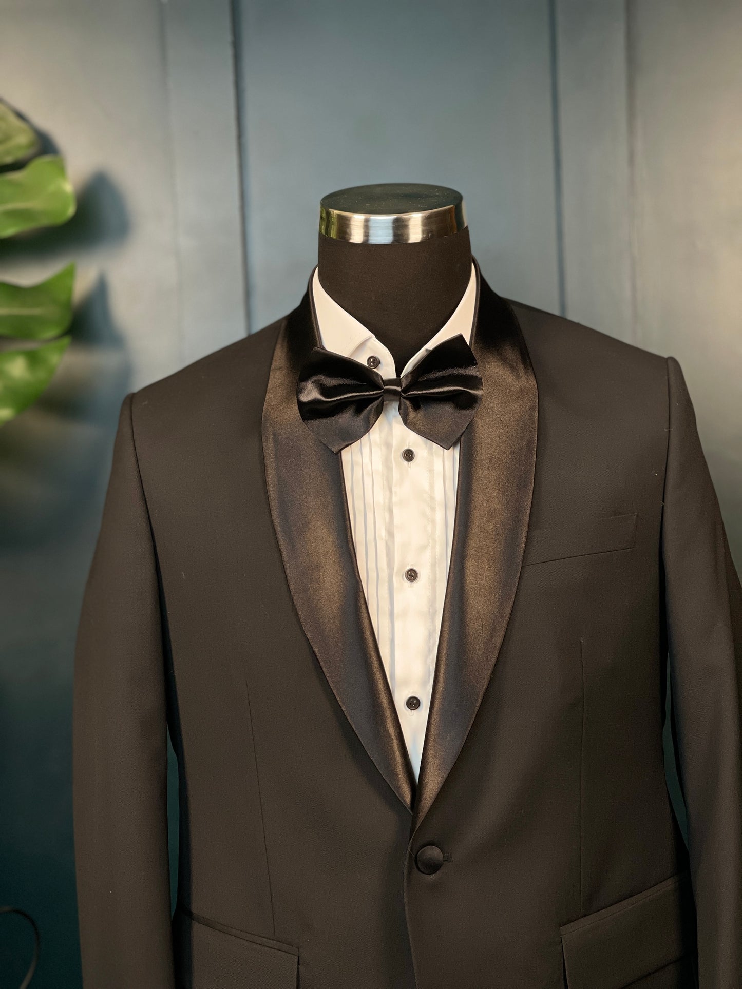 Roma Cartel - Classic Black Nobility Tuxedo with Silk Shawl Lapel